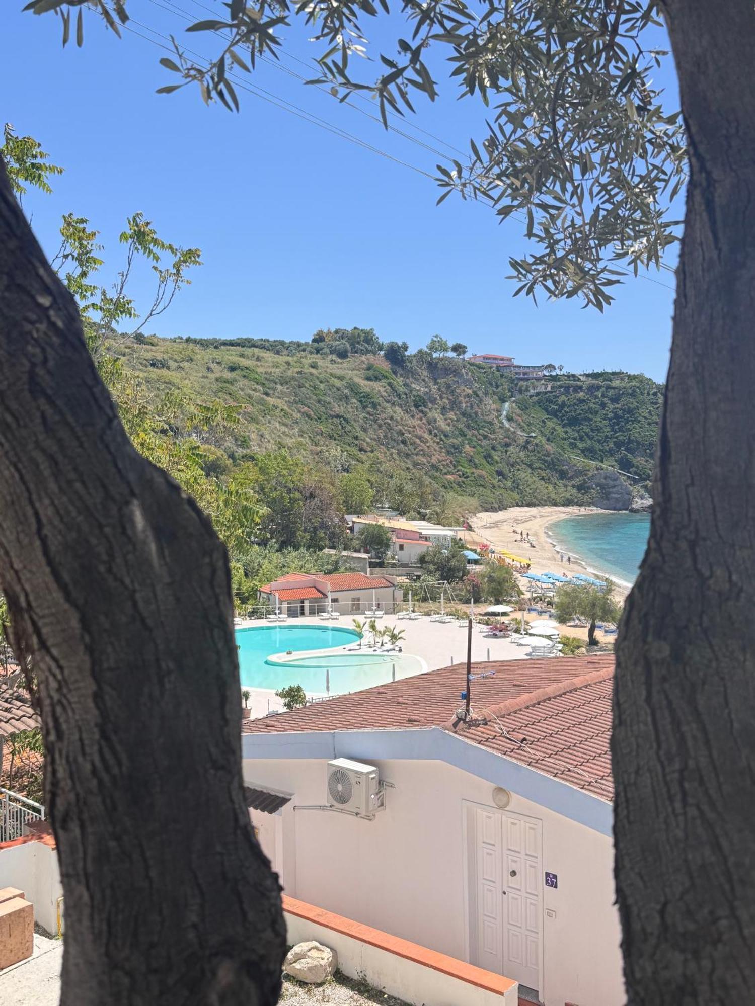 Quattro Scogli Villaggio Hotel Capo Vaticano Esterno foto